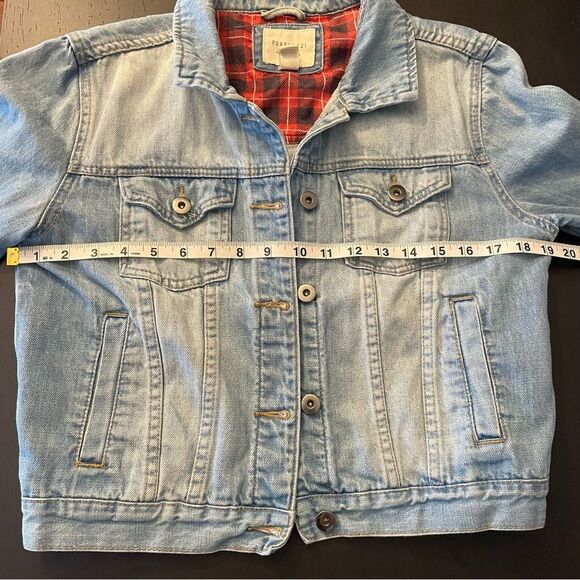 Forever 21 Premium Denim Studded Faded Jean Jacket Women’s Size M - Picture 7 of 9